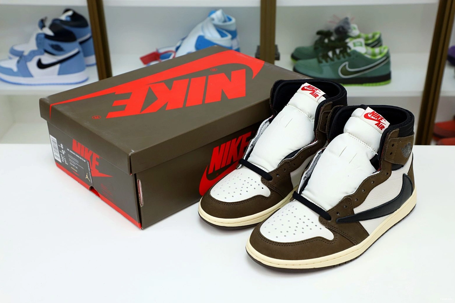 TRAVIS RETRO OG JORDAN 1 'MOCHA' AIR X SCOTT HIGH 0729